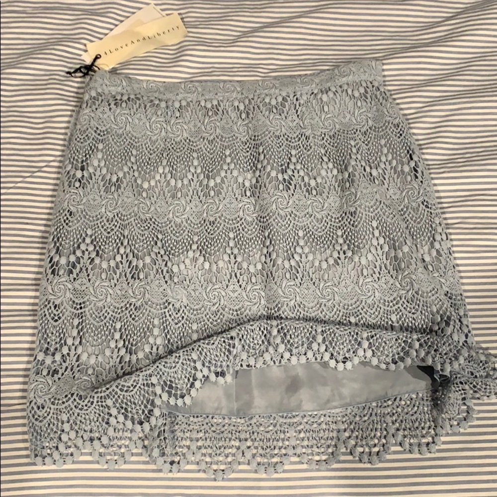 Johnny was gorgeous lace and 100% silk skirt